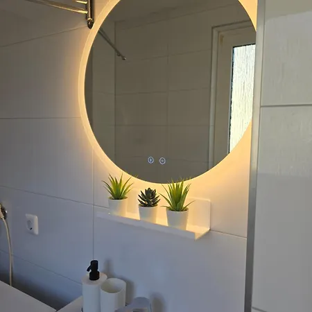 Helle An Der Rheinpromenade 50 Qm Apartment Duisburg